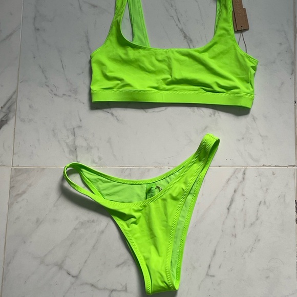 SKIMS bright neon green bikini set Size medium - Picture 12 of 12